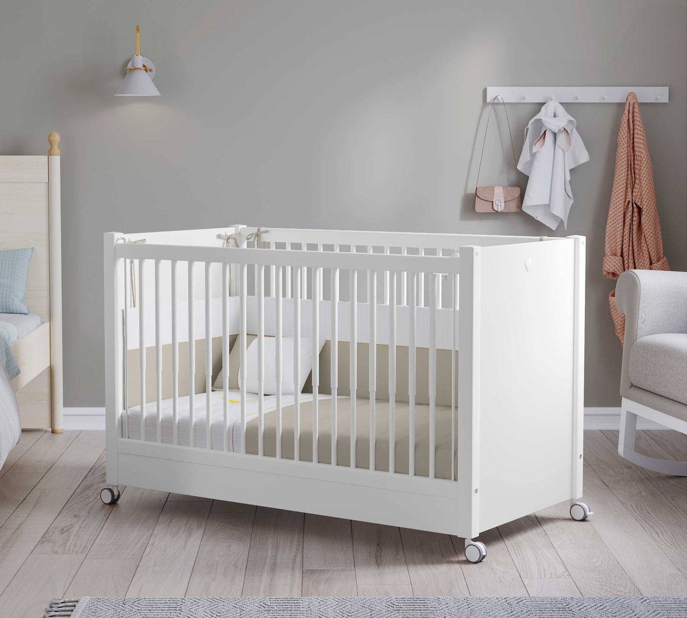 BABY BED WHITE НА КОЛЕСАХ (60x120 см)