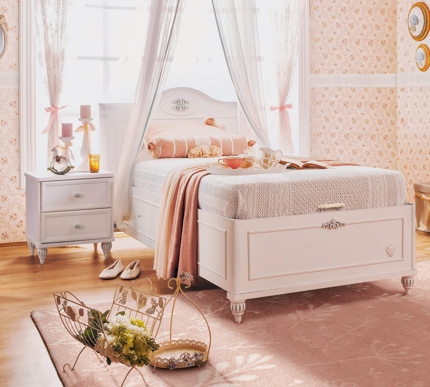 Romantic Bed With Base